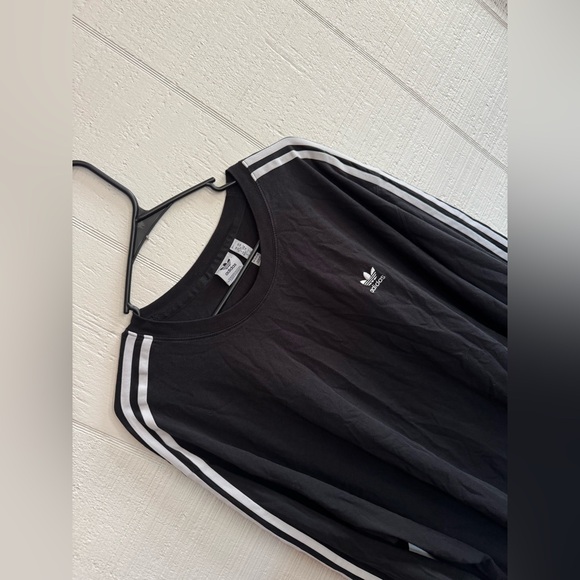 4X Adidas Black and White Long Sleeve Tee - Picture 3 of 4